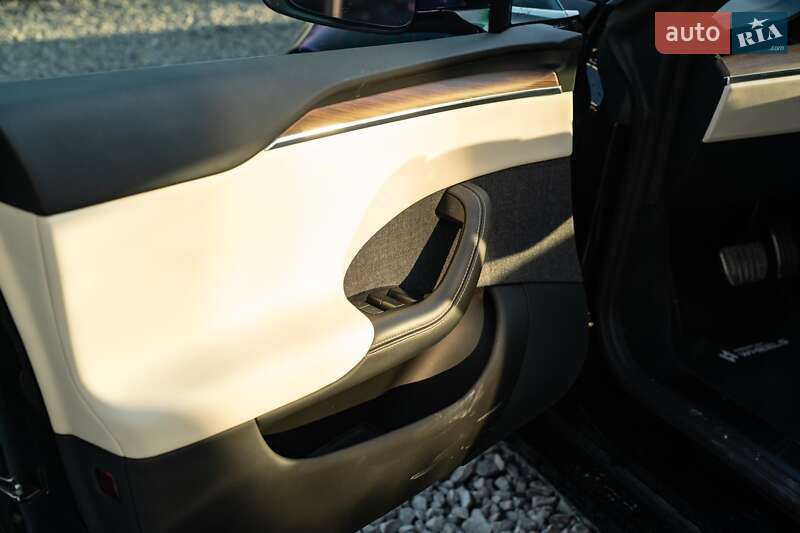 Лифтбек Tesla Model S 2021 в Черновцах фото 40 Лифтбек Tesla Model S 2021 в Черновцах