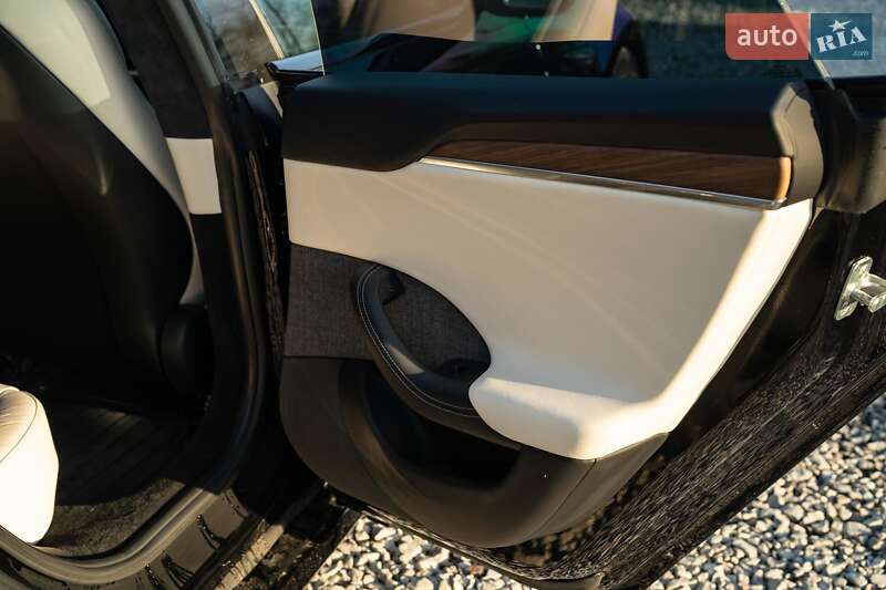Лифтбек Tesla Model S 2021 в Черновцах фото 43 Лифтбек Tesla Model S 2021 в Черновцах