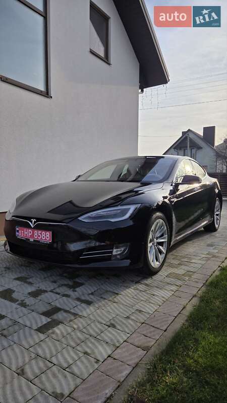 Лифтбек Tesla Model S 2018 в Луцке