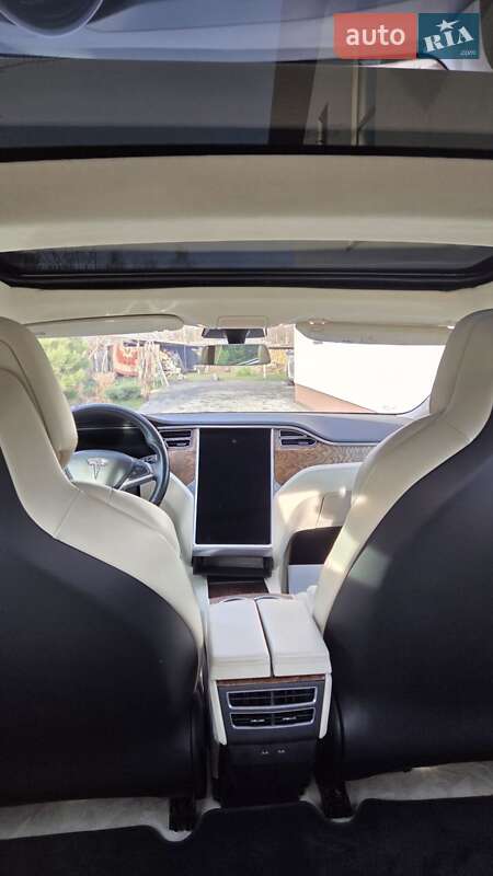 Лифтбек Tesla Model S 2018 в Луцке