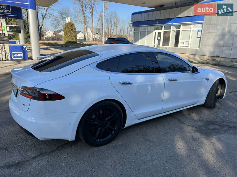 Лифтбек Tesla Model S 2016 в Самборе
