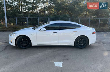 Лифтбек Tesla Model S 2016 в Самборе