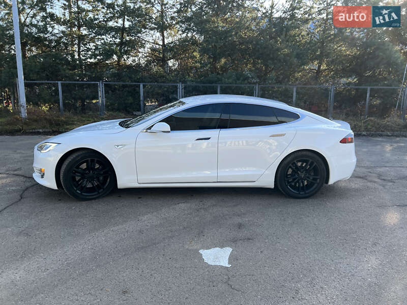 Лифтбек Tesla Model S 2016 в Самборе