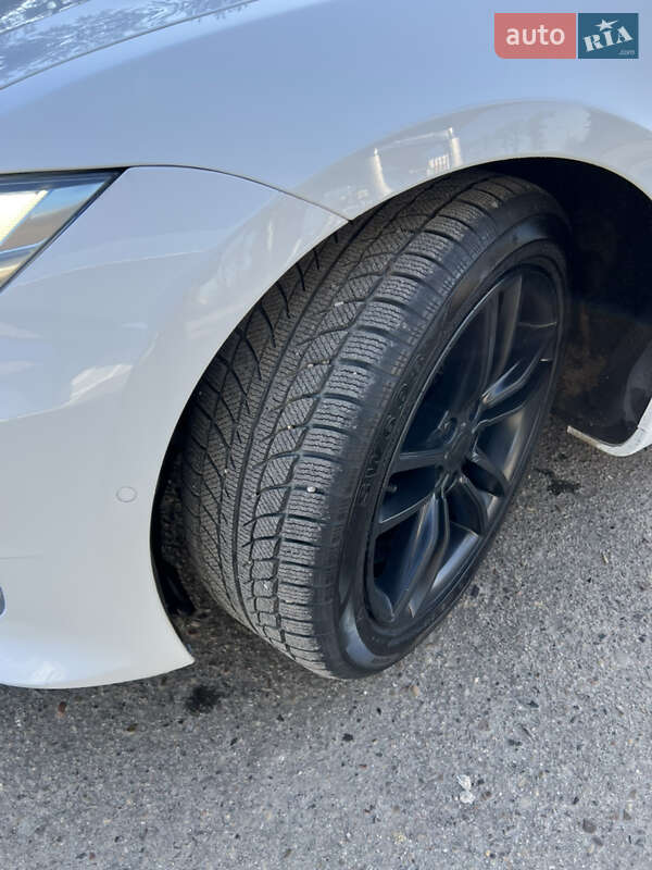 Лифтбек Tesla Model S 2016 в Самборе