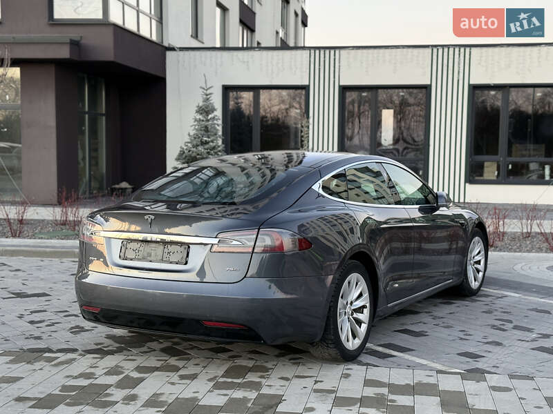 Лифтбек Tesla Model S 2018 в Городке