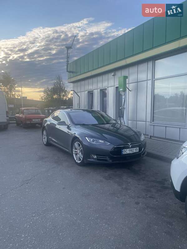 Лифтбек Tesla Model S 2015 в Киеве