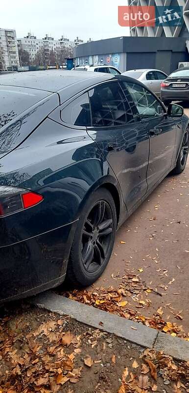 Лифтбек Tesla Model S 2013 в Харькове фото Лифтбек Tesla Model S 2013 в Харькове