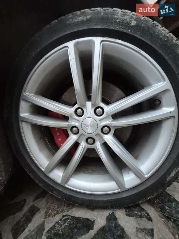 Лифтбек Tesla Model S 2015 в Киеве