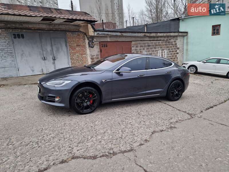 Лифтбек Tesla Model S 2018 в Вышгороде