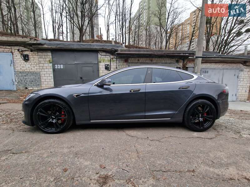 Лифтбек Tesla Model S 2018 в Вышгороде