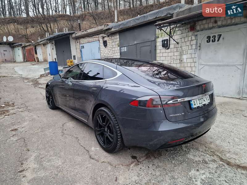 Лифтбек Tesla Model S 2018 в Вышгороде