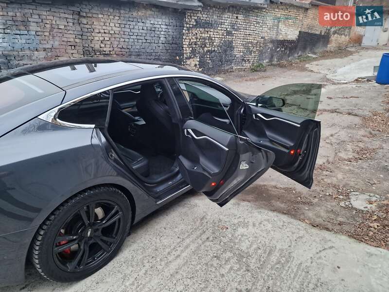 Лифтбек Tesla Model S 2018 в Вышгороде