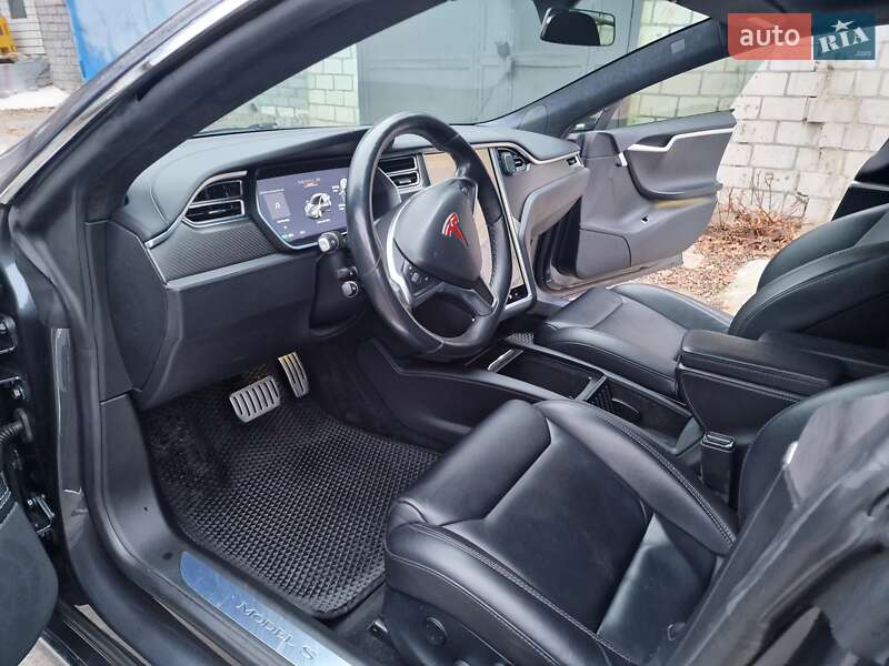 Лифтбек Tesla Model S 2018 в Вышгороде