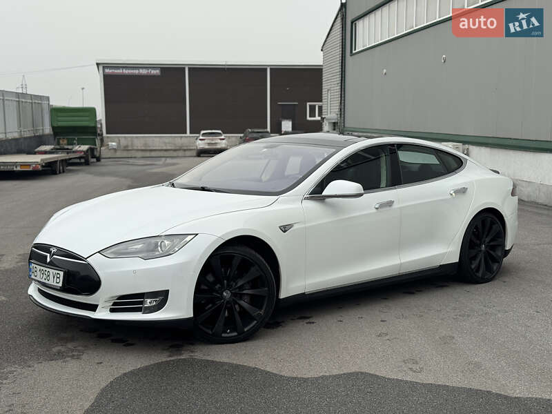 Лифтбек Tesla Model S 2014 в Виннице