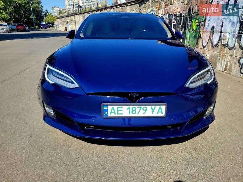 Ліфтбек Tesla Model S 2018 в Дніпрі
