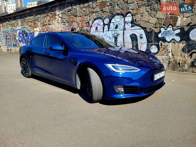 Ліфтбек Tesla Model S 2018 в Дніпрі