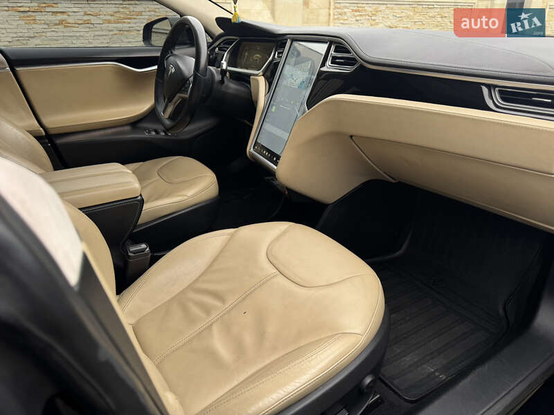 Лифтбек Tesla Model S 2014 в Львове