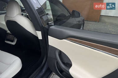 Лифтбек Tesla Model S 2022 в Коломые