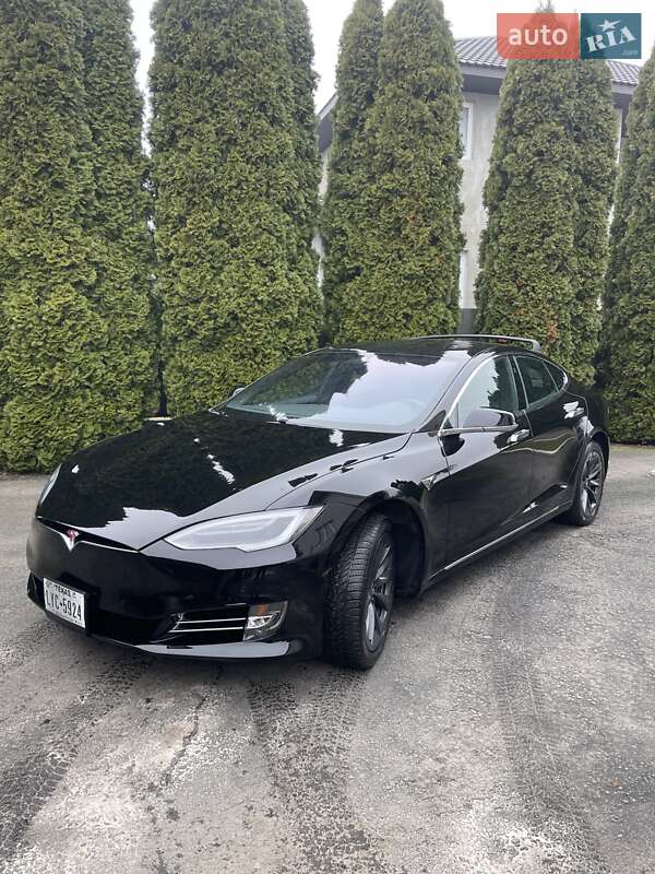 Лифтбек Tesla Model S 2019 в Ровно