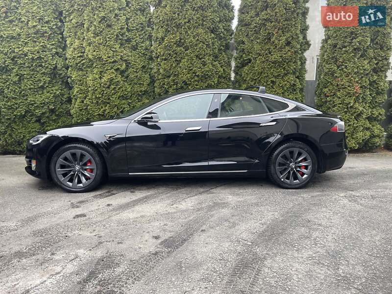 Лифтбек Tesla Model S 2019 в Ровно