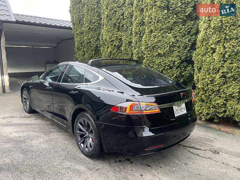 Лифтбек Tesla Model S 2019 в Ровно