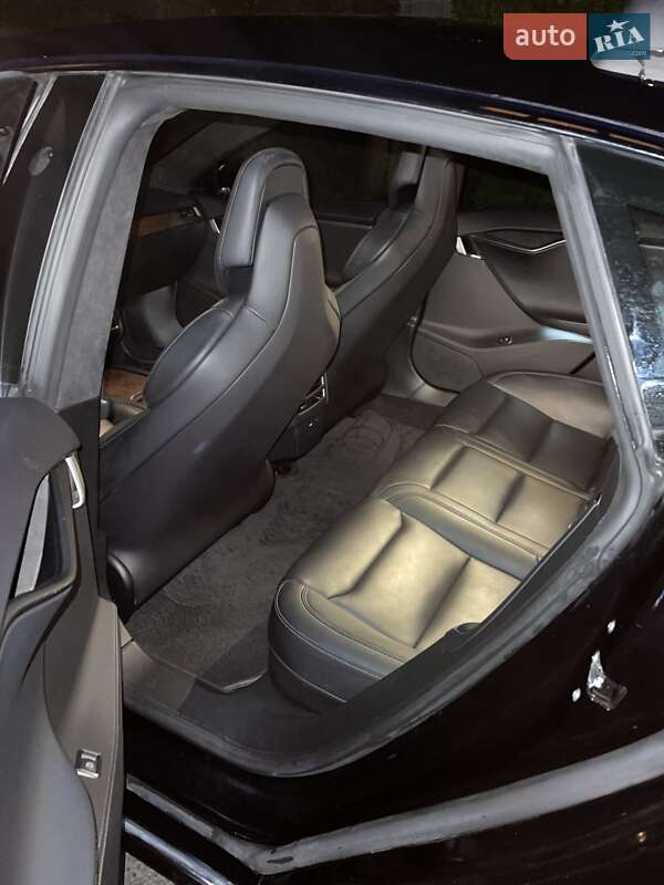 Лифтбек Tesla Model S 2019 в Ровно