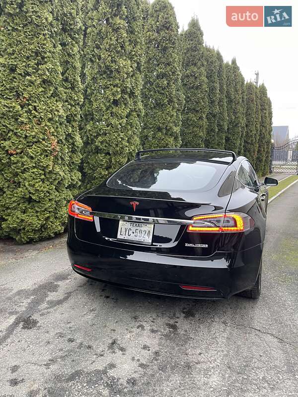 Лифтбек Tesla Model S 2019 в Ровно