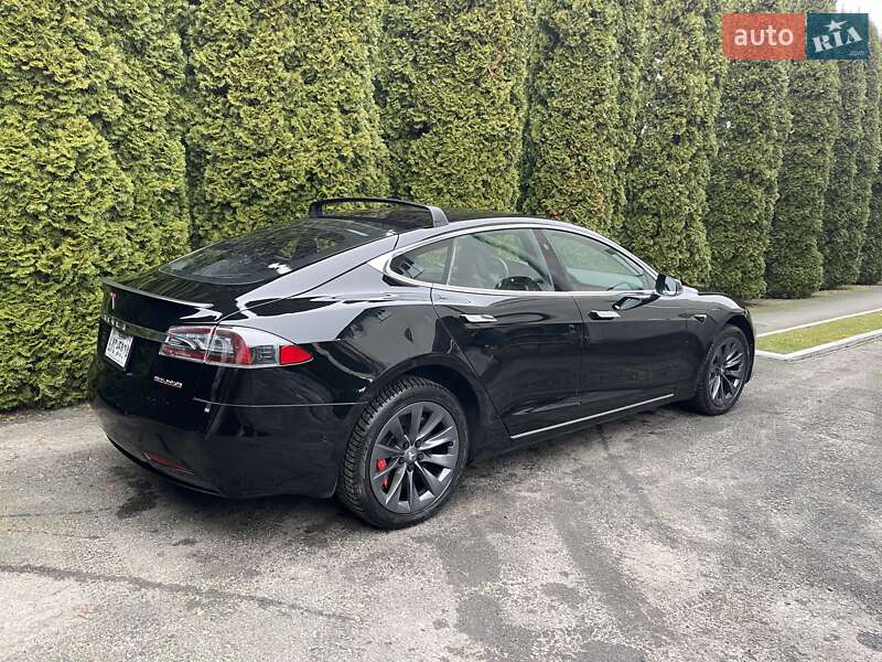 Лифтбек Tesla Model S 2019 в Ровно