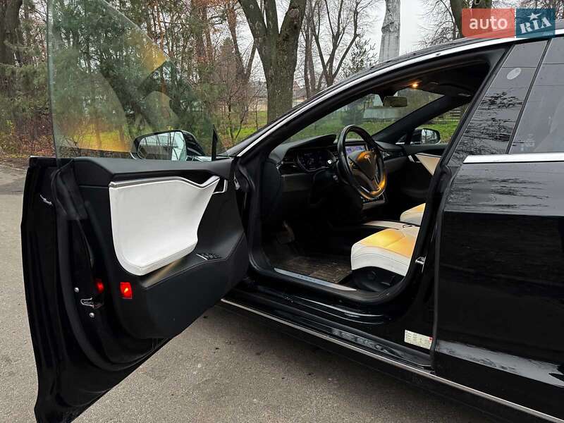 Лифтбек Tesla Model S 2019 в Киеве