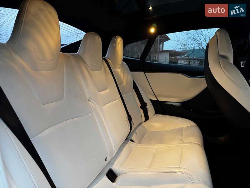 Лифтбек Tesla Model S 2019 в Киеве