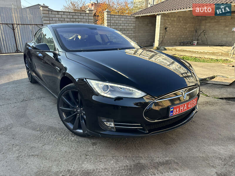 Tesla Model S 2014