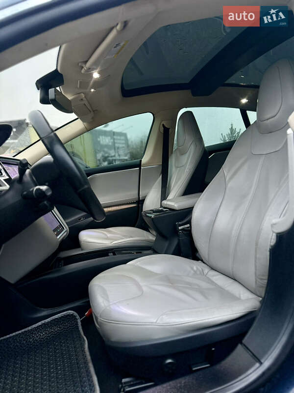 Лифтбек Tesla Model S 2013 в Коломые