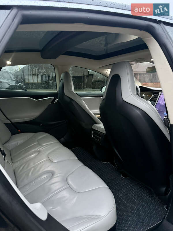 Лифтбек Tesla Model S 2013 в Коломые