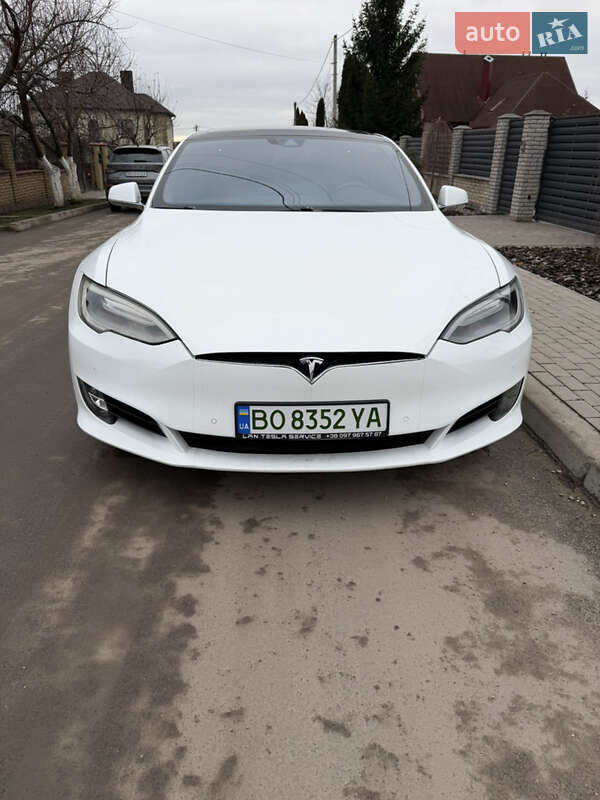 Ліфтбек Tesla Model S 2016 в Тернополі