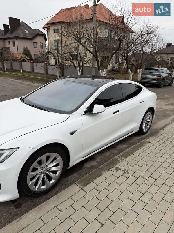 Ліфтбек Tesla Model S 2016 в Тернополі