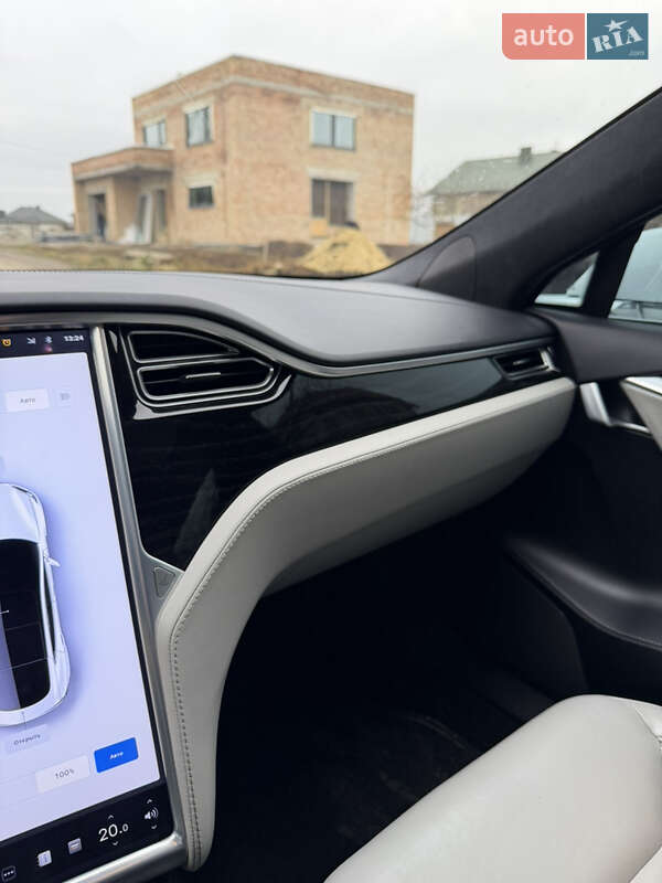 Ліфтбек Tesla Model S 2016 в Тернополі