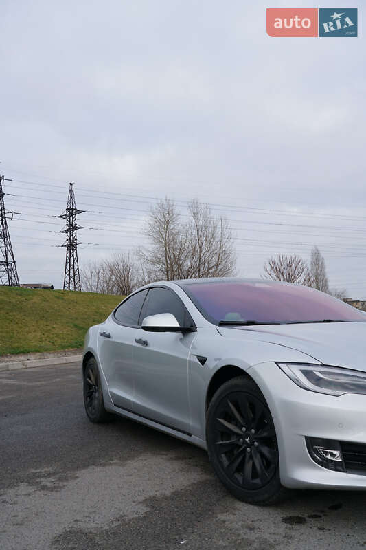 Лифтбек Tesla Model S 2018 в Днепре