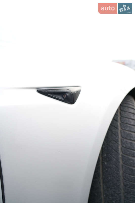 Лифтбек Tesla Model S 2018 в Днепре