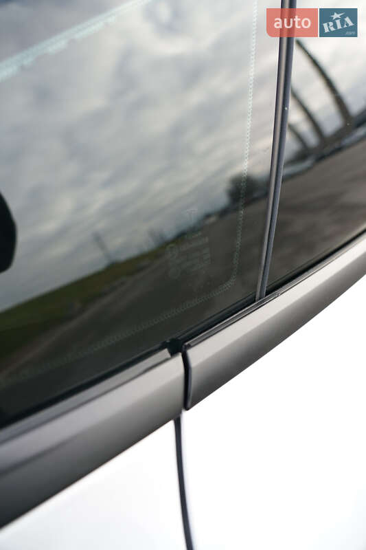 Лифтбек Tesla Model S 2018 в Днепре