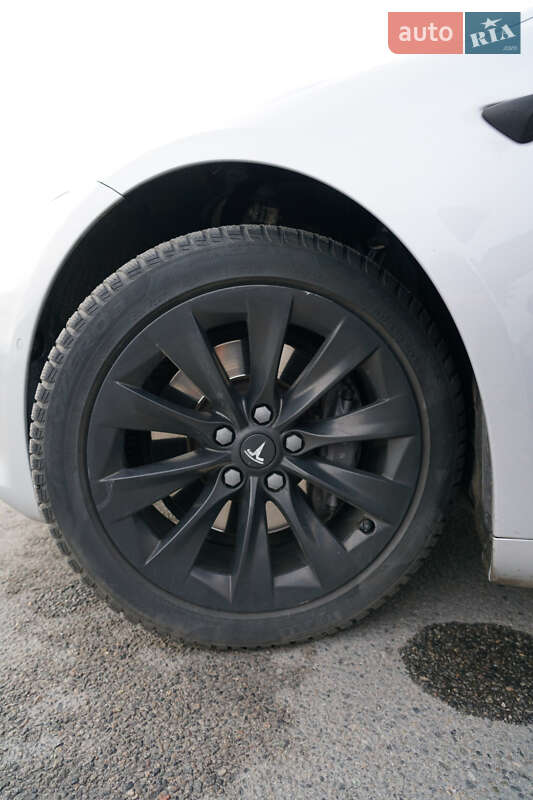 Лифтбек Tesla Model S 2018 в Днепре