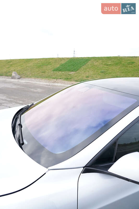 Лифтбек Tesla Model S 2018 в Днепре