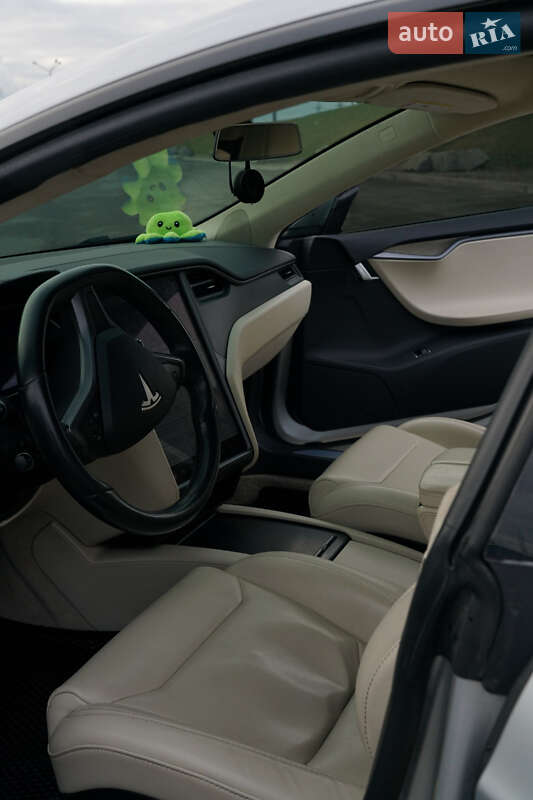 Лифтбек Tesla Model S 2018 в Днепре