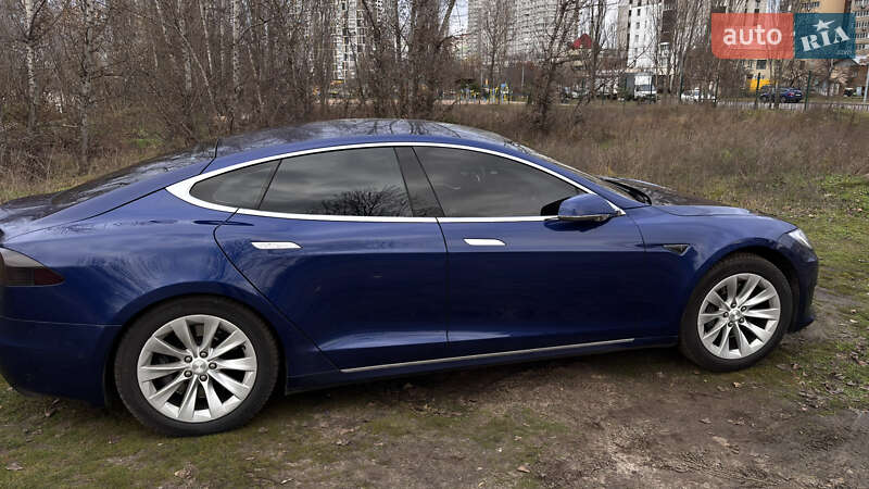 Лифтбек Tesla Model S 2016 в Киеве