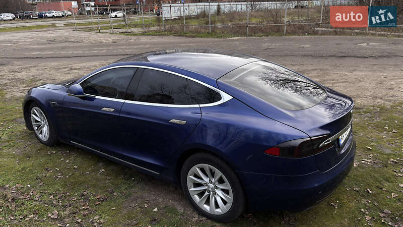 Лифтбек Tesla Model S 2016 в Киеве