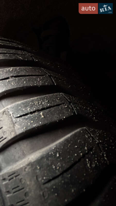 Лифтбек Tesla Model S 2016 в Киеве