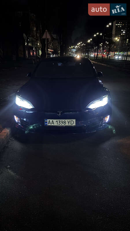 Лифтбек Tesla Model S 2016 в Киеве