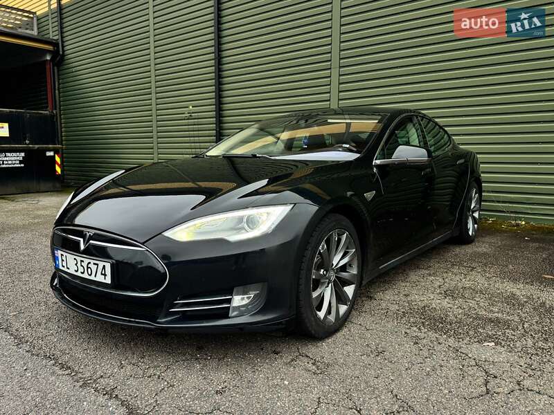Tesla Model S 2014
