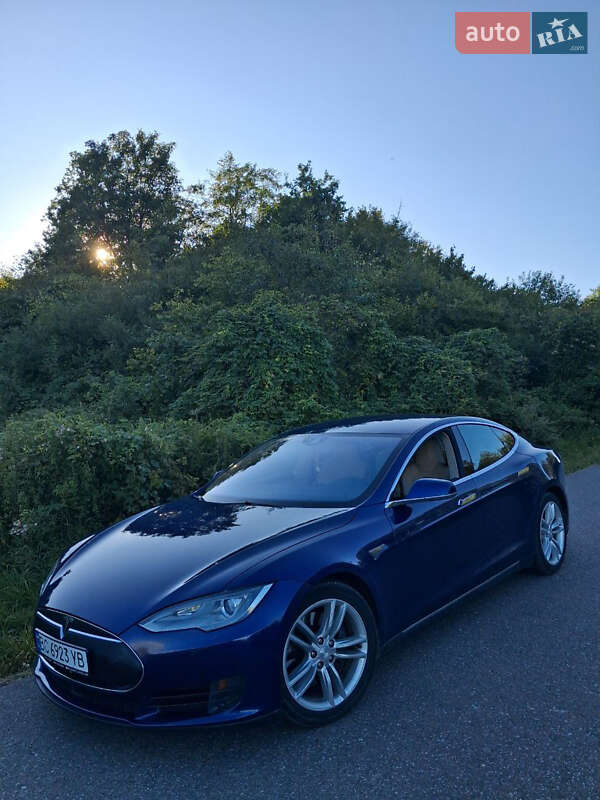 Лифтбек Tesla Model S 2015 в Стрые