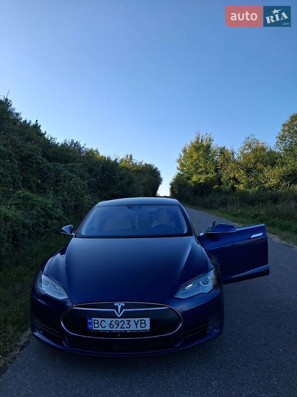 Лифтбек Tesla Model S 2015 в Стрые