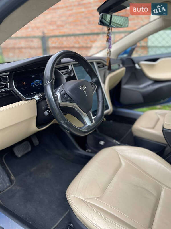 Лифтбек Tesla Model S 2015 в Стрые
